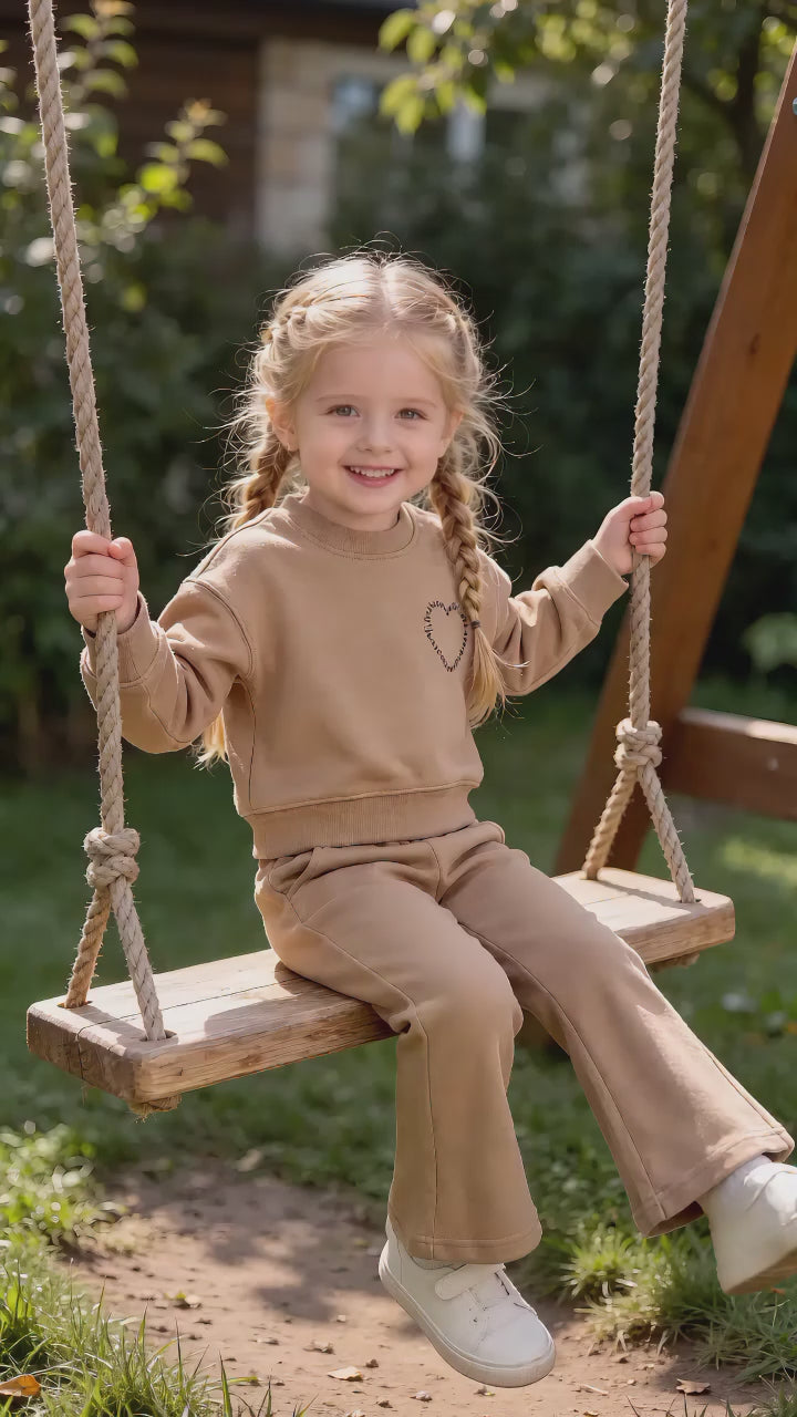 2–5Y Kids Heart Print Sweatshirt & Flared Pants Set - Casual 2-Piece Outfit for Toddler Girls, MOQ 10 or 20 pieces, available WG26169